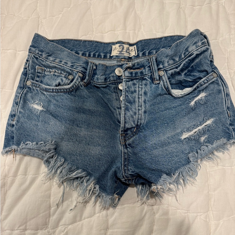 Free Peoplele Jean shorts 
24